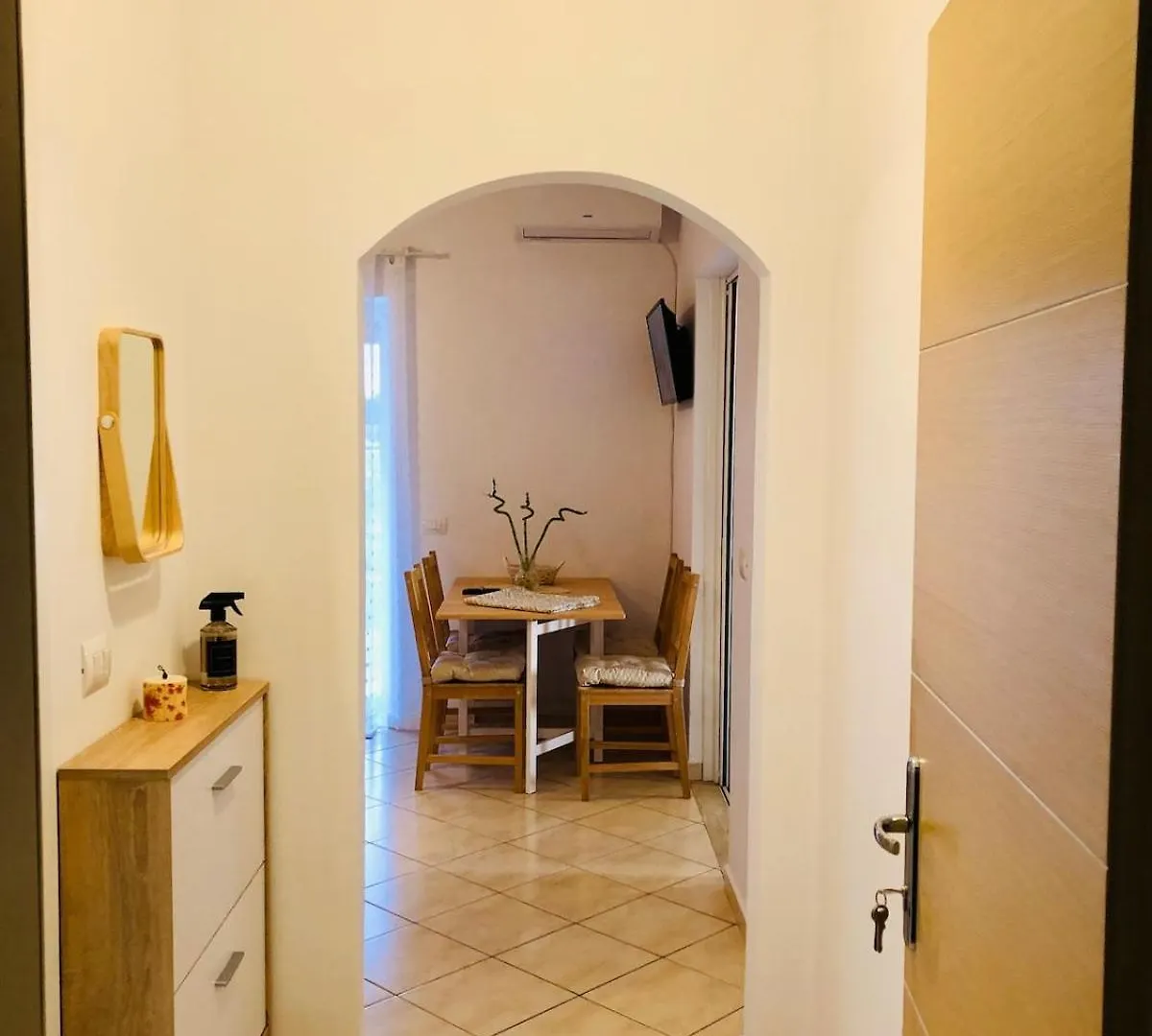 Marin'S Home Sarande 0*,